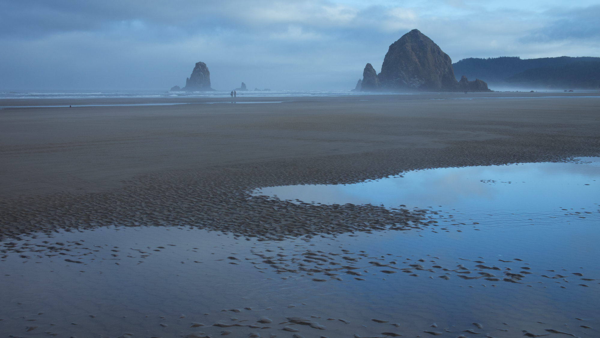 Dawn by Haystack Rock on Cannon Beach, where the truck rally sequence in The Goonies was filmed. Photography by Sarah Le for LocationsHub. All rights reserved.