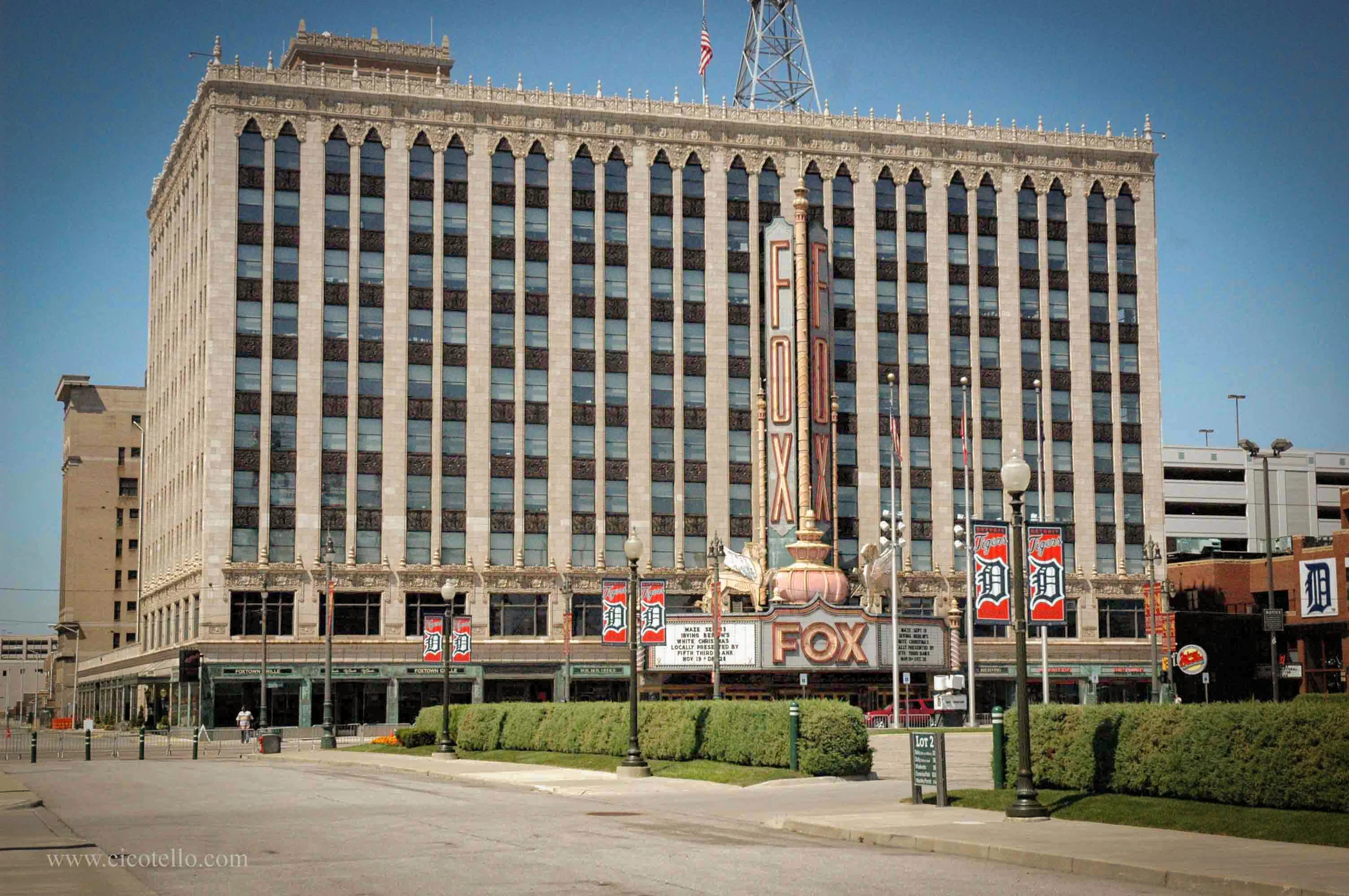 The Fox Theater, another Detroit landmark - image via Google.