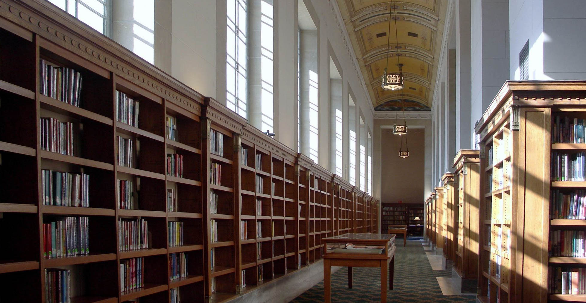 One of the reading rooms at the Central Library - image via LocationsHub.com .
