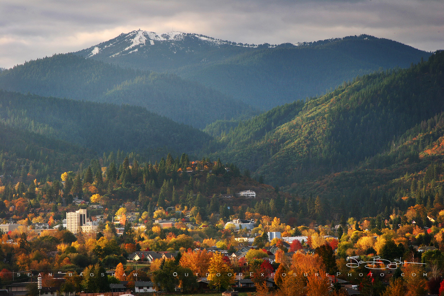 Ashland, Oregon&nbsp;in the fall - photography by Sean Bagshaw at Outdoor Exposure Photo.