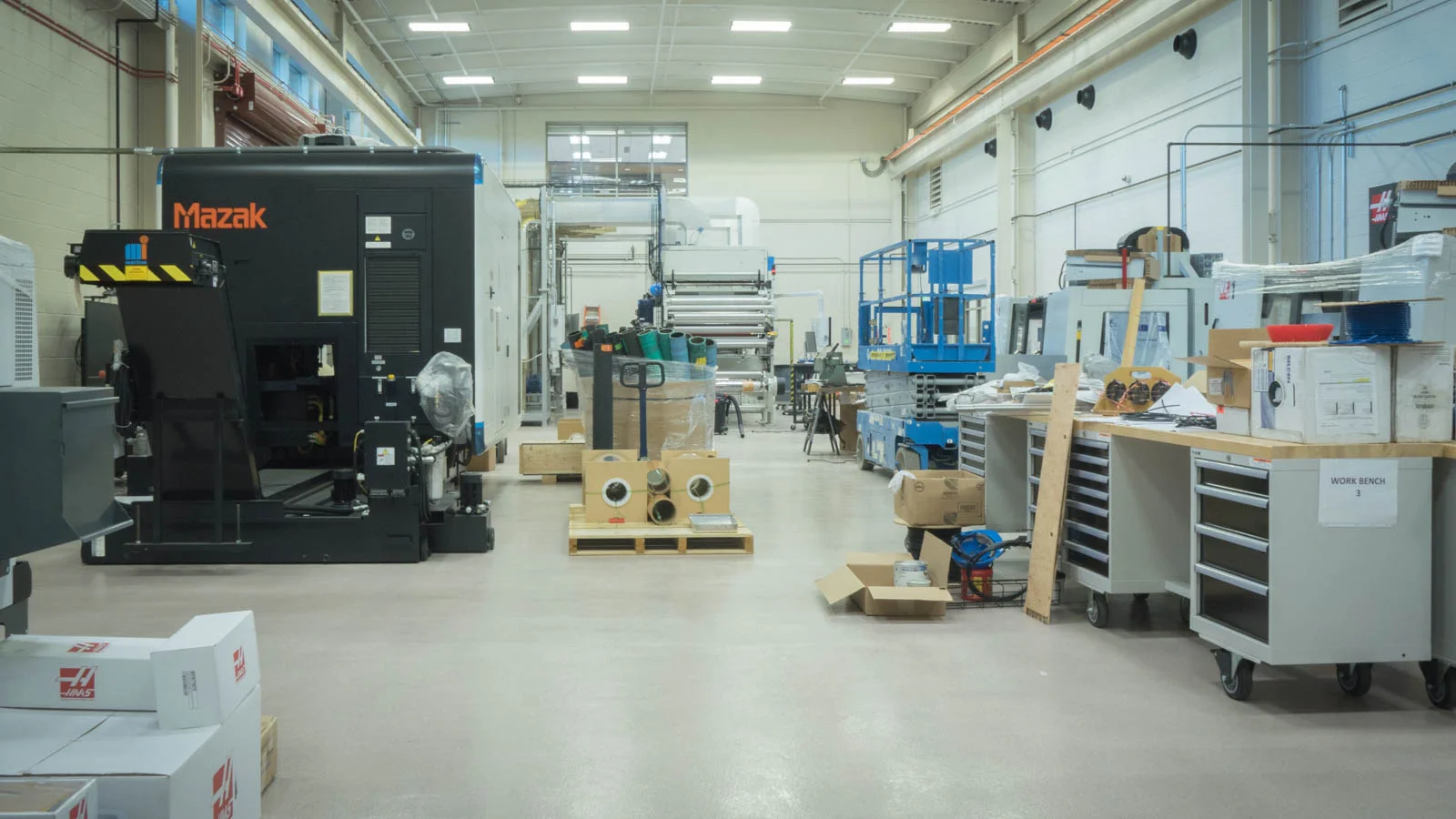 The Advanced Manufacturing High Bay area on the first floor of New College Institute's Building on Baldwin.