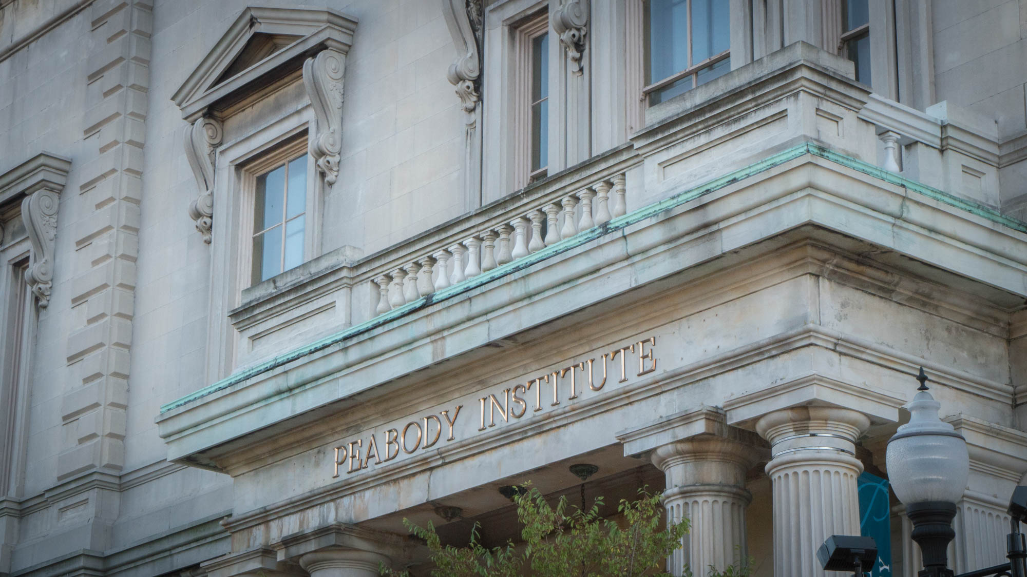 The exterior of the George Peabody Library, where Annie pulls her car up and parks in Sleepless In Seattle . 