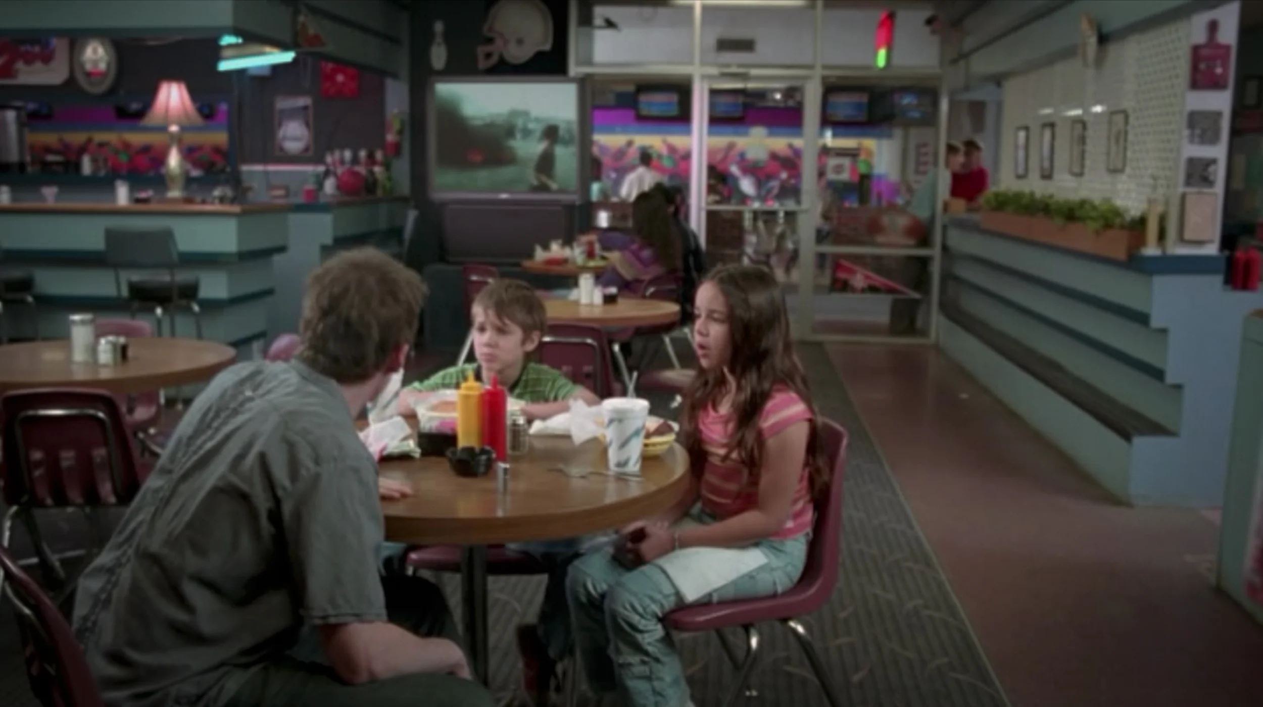 Screenshot from Boyhood of a scene filmed on location at the Dart Bowl &amp; Cafe.