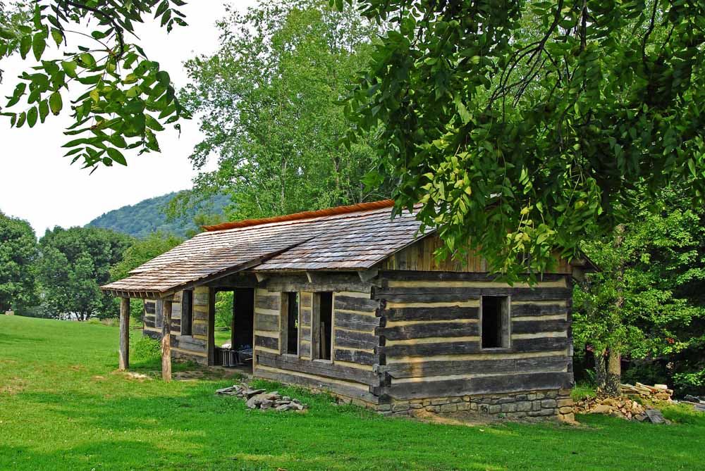 A cabin in Prickett's Fort State Park - photo via LocationsHub .