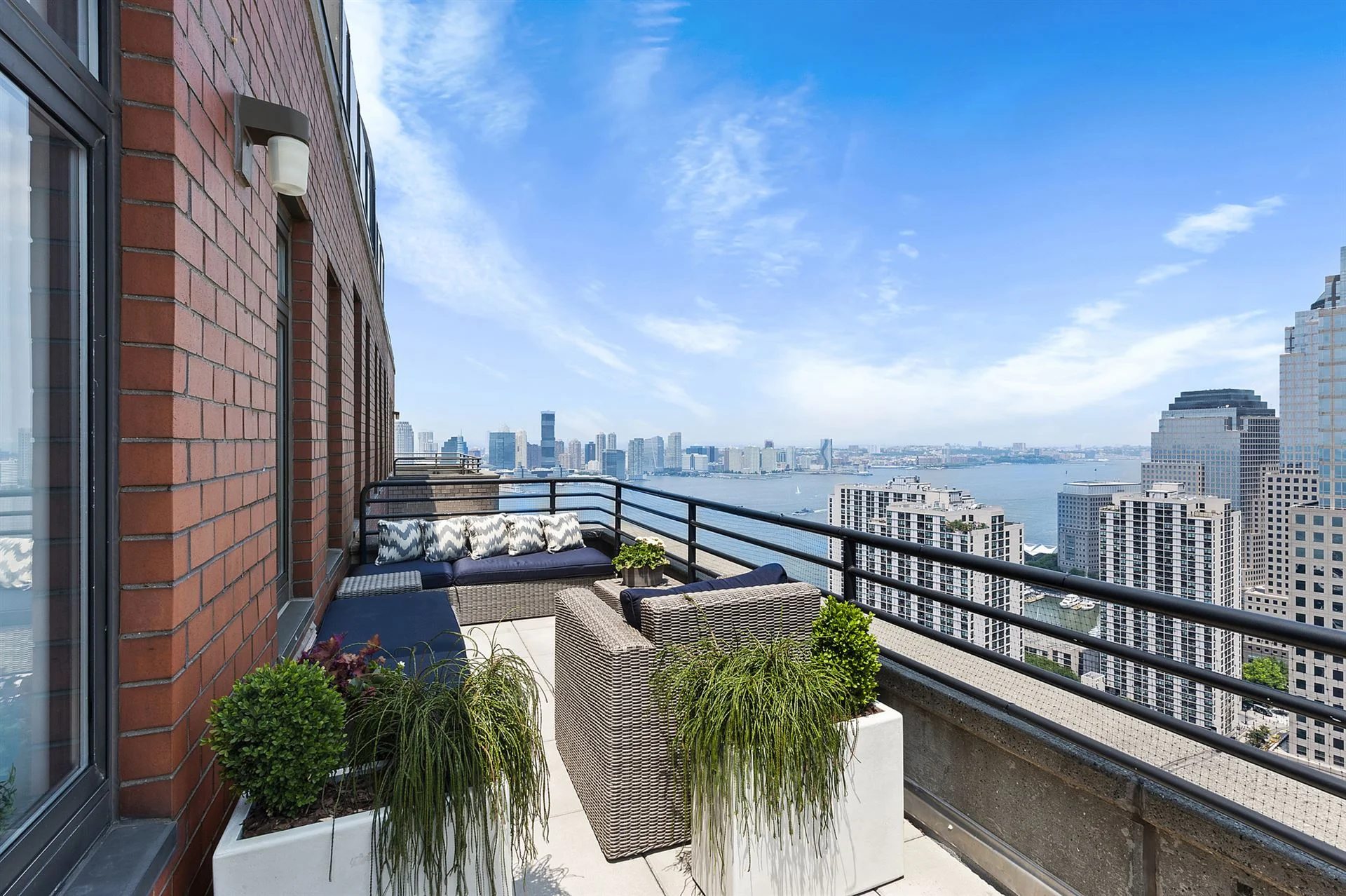 Image showcasing FEATURED FILMING LOCATION: Manhattan Penthouse Apartment — LocationsHub