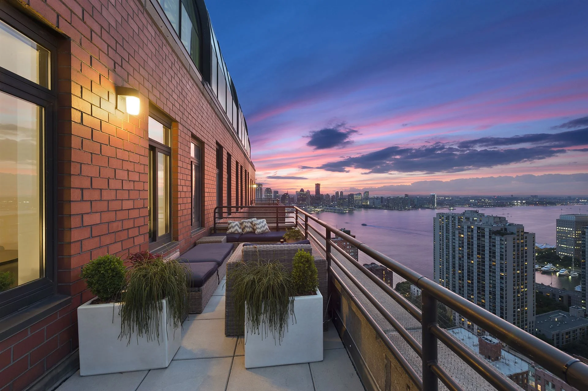 View of FEATURED FILMING LOCATION: Manhattan Penthouse Apartment — LocationsHub