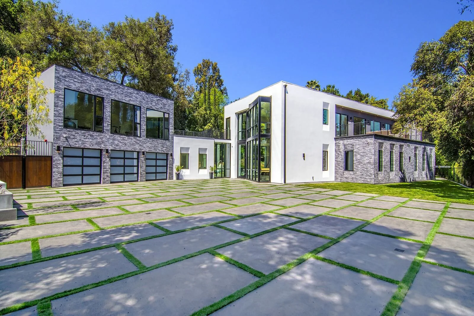 FEATURED FILMING LOCATION Vanalden Estate — LocationsHub