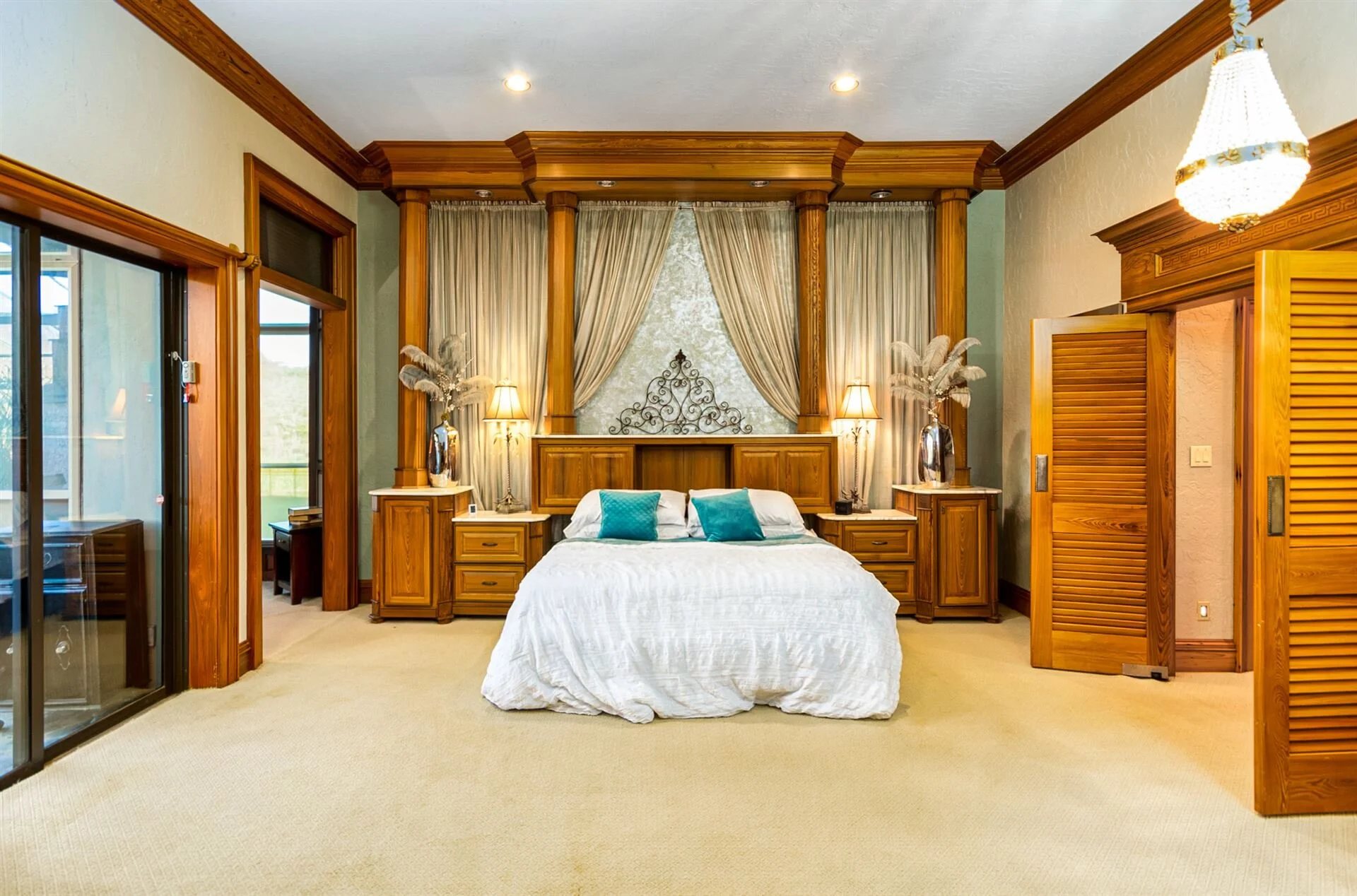 FEATURED FILM LOCATION Live Oak Manor — LocationsHub