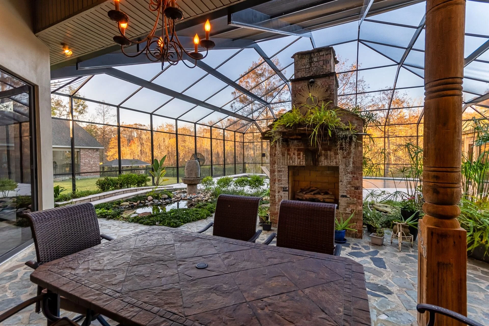 FEATURED FILM LOCATION Live Oak Manor — LocationsHub