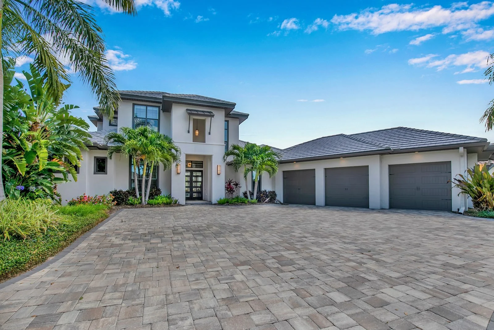 FEATURED FILM LOCATION: Modern Golf & Lake Estate