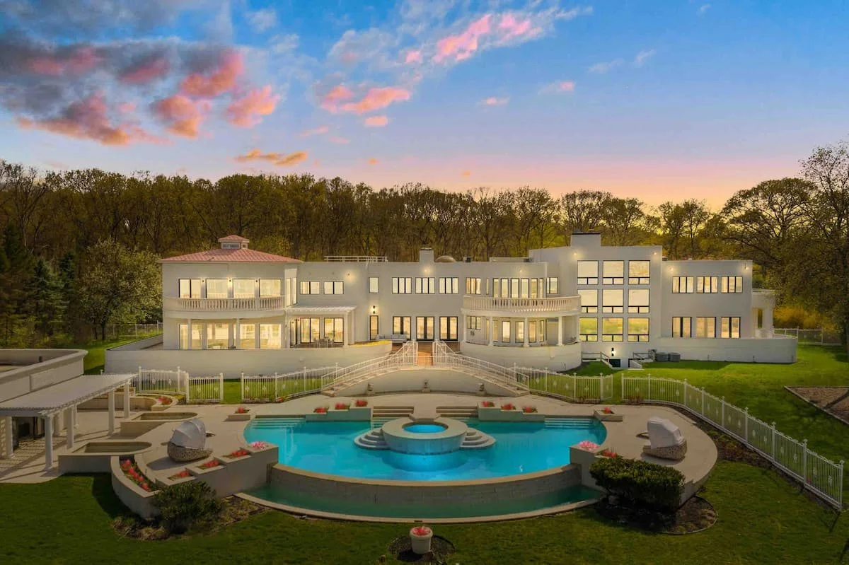 FEATURED FILM LOCATION Beachfront Atlantis Manor — LocationsHub