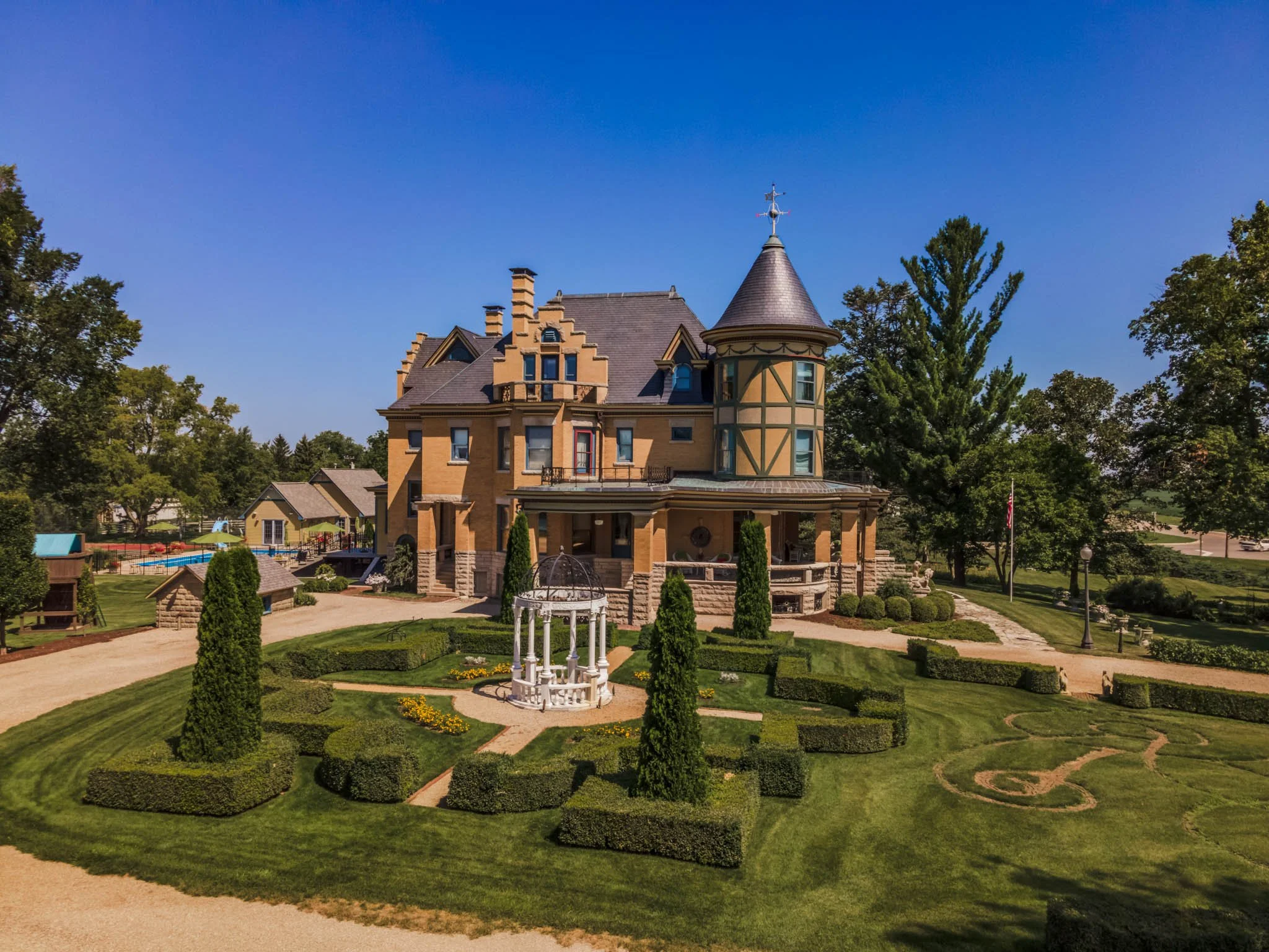 FEATURED FILM LOCATION: Lexington Castle