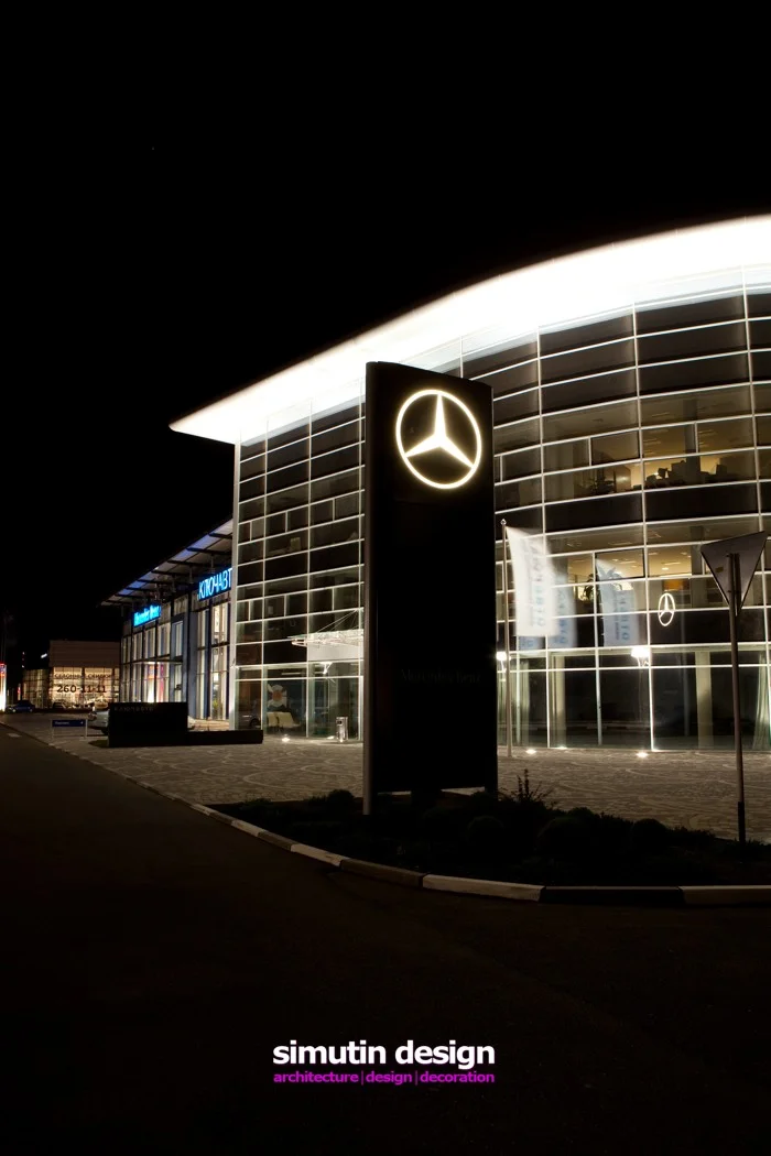 ONE OF THE REQUIREMENTS OF THE CUSTOMERS WERE TO MERGER IN ONE BUILDING OF THE OFFICE IN THE COMPANY, CARE DEALERSHIP AND STATION MAINTANANCE Одним из требований заказчика стало объединение в одном здании офиса управляющей компании, автосалона и станции техобслуживания. 