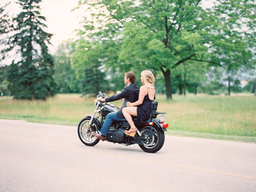 kateweinsteinphoto_motorcycle_engagement_rachel_dave_wisconsin_16.jpg