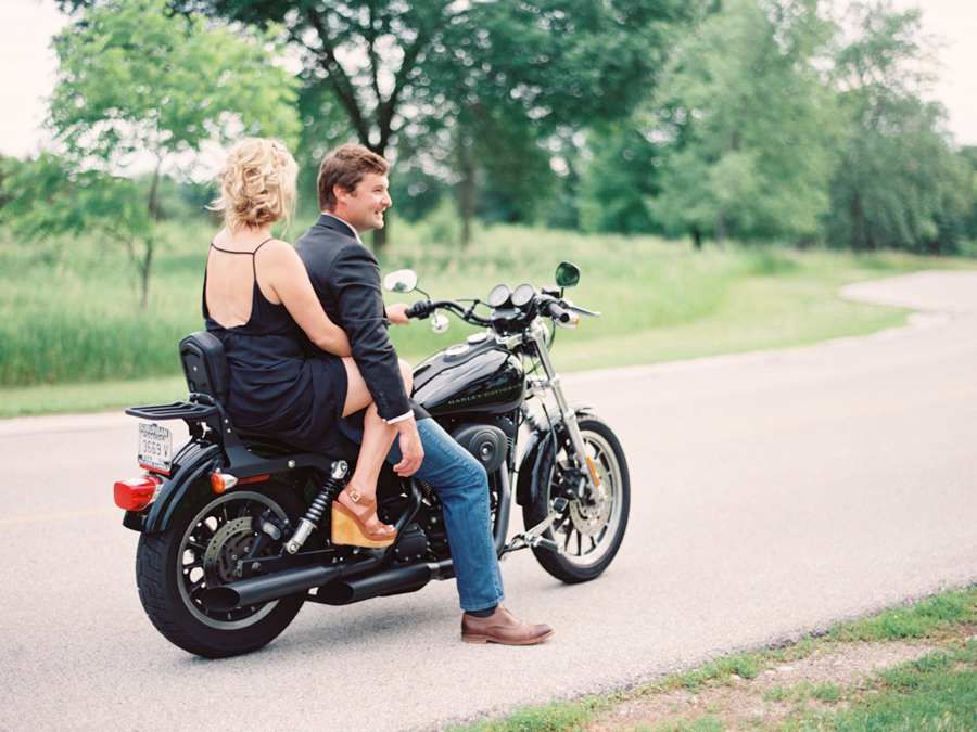 kateweinsteinphoto_motorcycle_engagement_rachel_dave_wisconsin_27.jpg