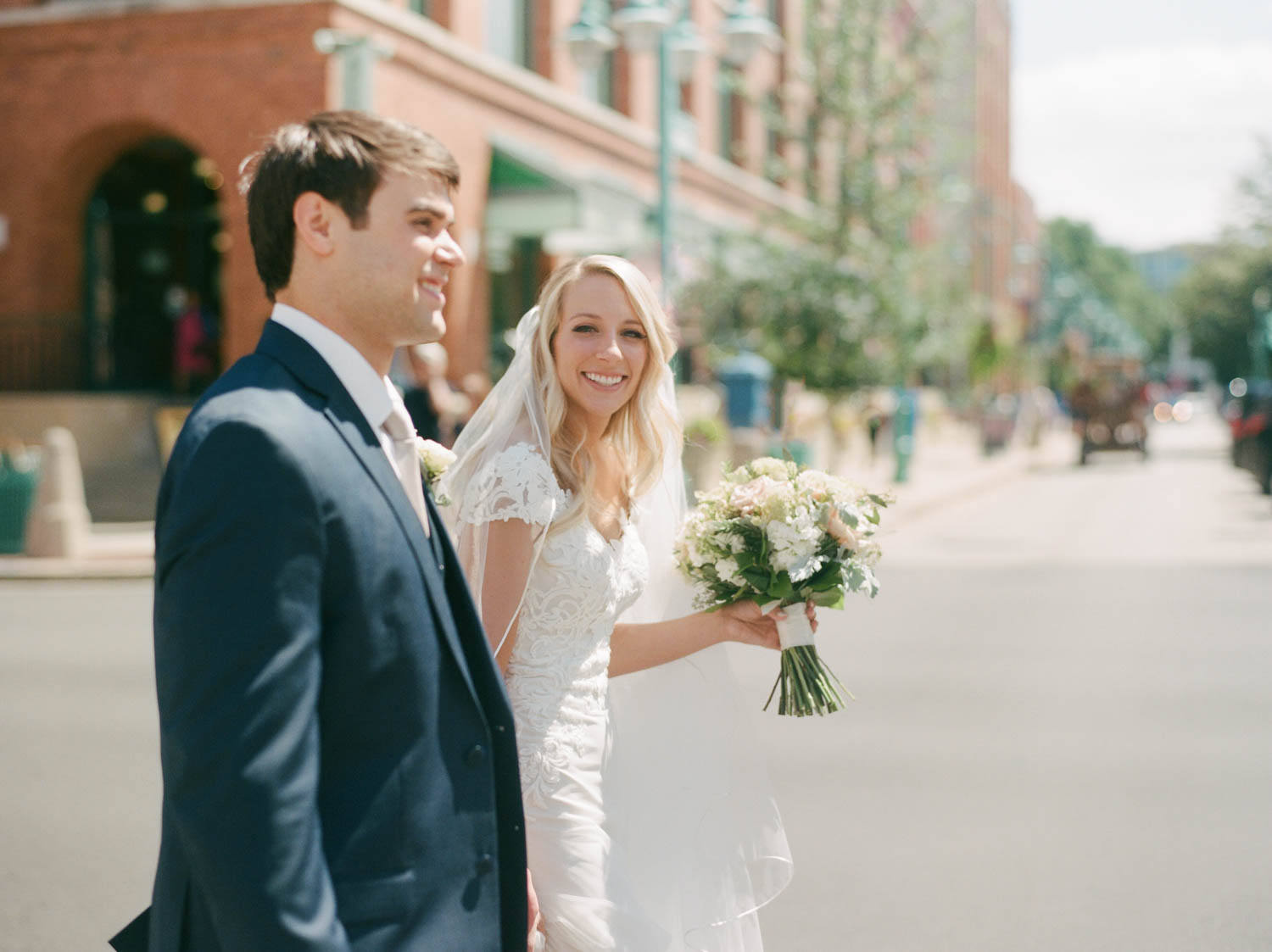 kateweinsteinphoto_kimpton_milwaukee_the_atrium_wedding-136.jpg