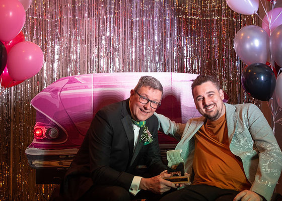 Mayor Ken Christian (l) poses with 2019 Emerging Artist winner Robin Hodgson.