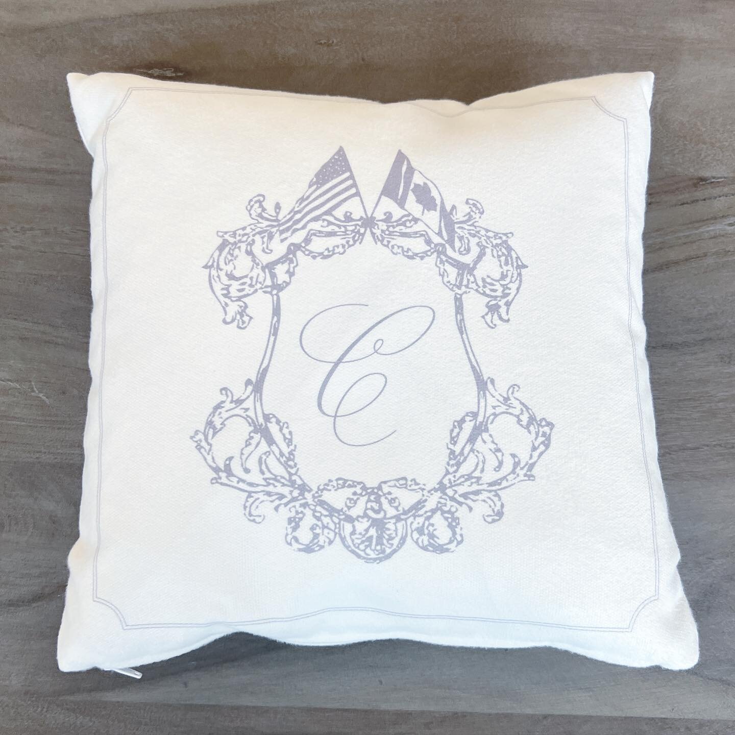 Custom monogrammed pillows!! Please ask us about monogramming anything&hellip; we do it all and if we haven&rsquo;t yet we want to 🥰. 

We loved creating this one for @rachhcensoni super fun finding a beautiful way to include the Canadian and US fla