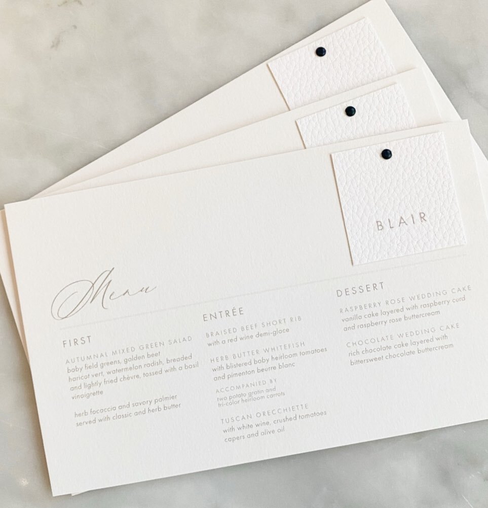 Love a modern menu-  leather place card with that pop of matte black ⚫️⚪️