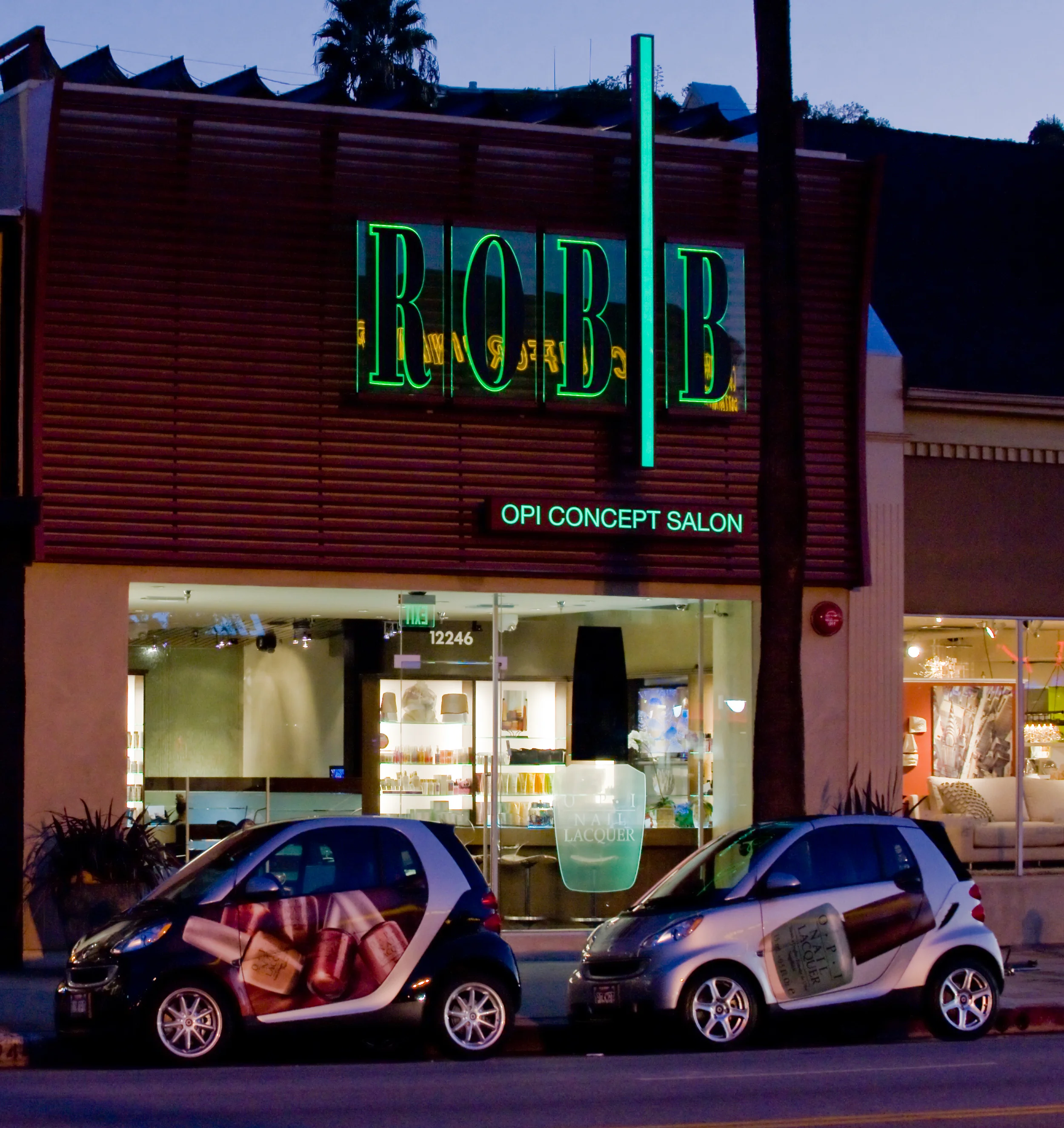 Salon Front 021 copy.jpg