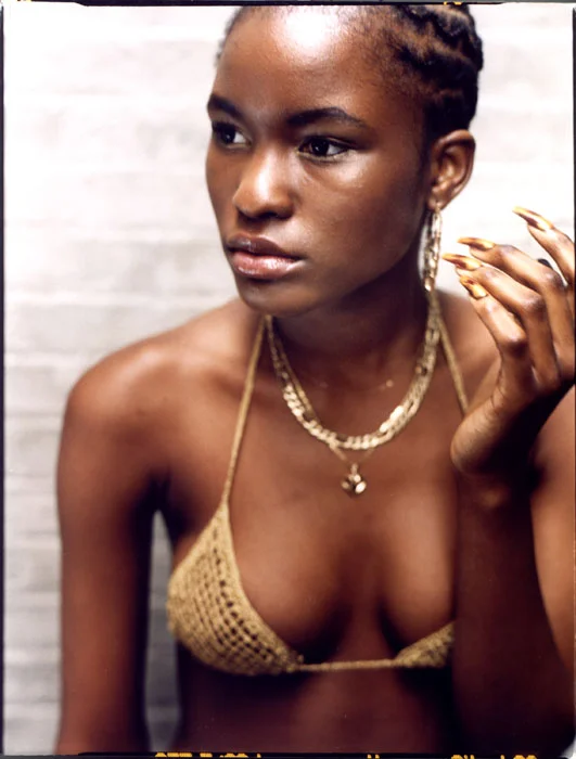 019_leila_gold.jpg