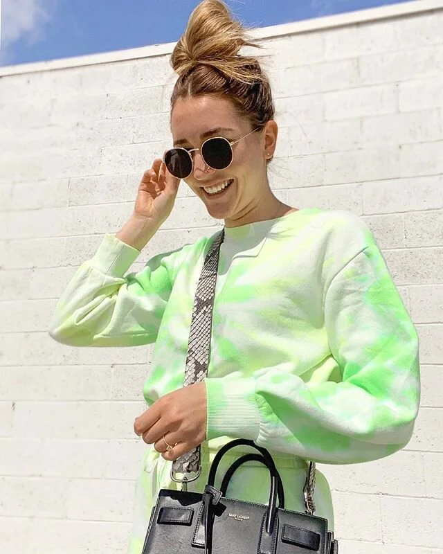 $600 SPRING CASH GIVEAWAY! 💐How To Enter: 
Like This Photo, Follow Me, Go To @friends.and.givingback and follow the quick and easy steps to enter on that photo. -
-
We have joined together to gift one lucky follower with $600 Spring Cash! What a perfect gift for spring 🌷
-
- 🌷 TO ENTER 🌷
-
1️⃣ LIKE AND SAVE this Photo . 
2️⃣ Comment with your favorite spring flower emoji 
3️⃣ Go To ➡️ @friends.and.givingback and follow the easy instructions.