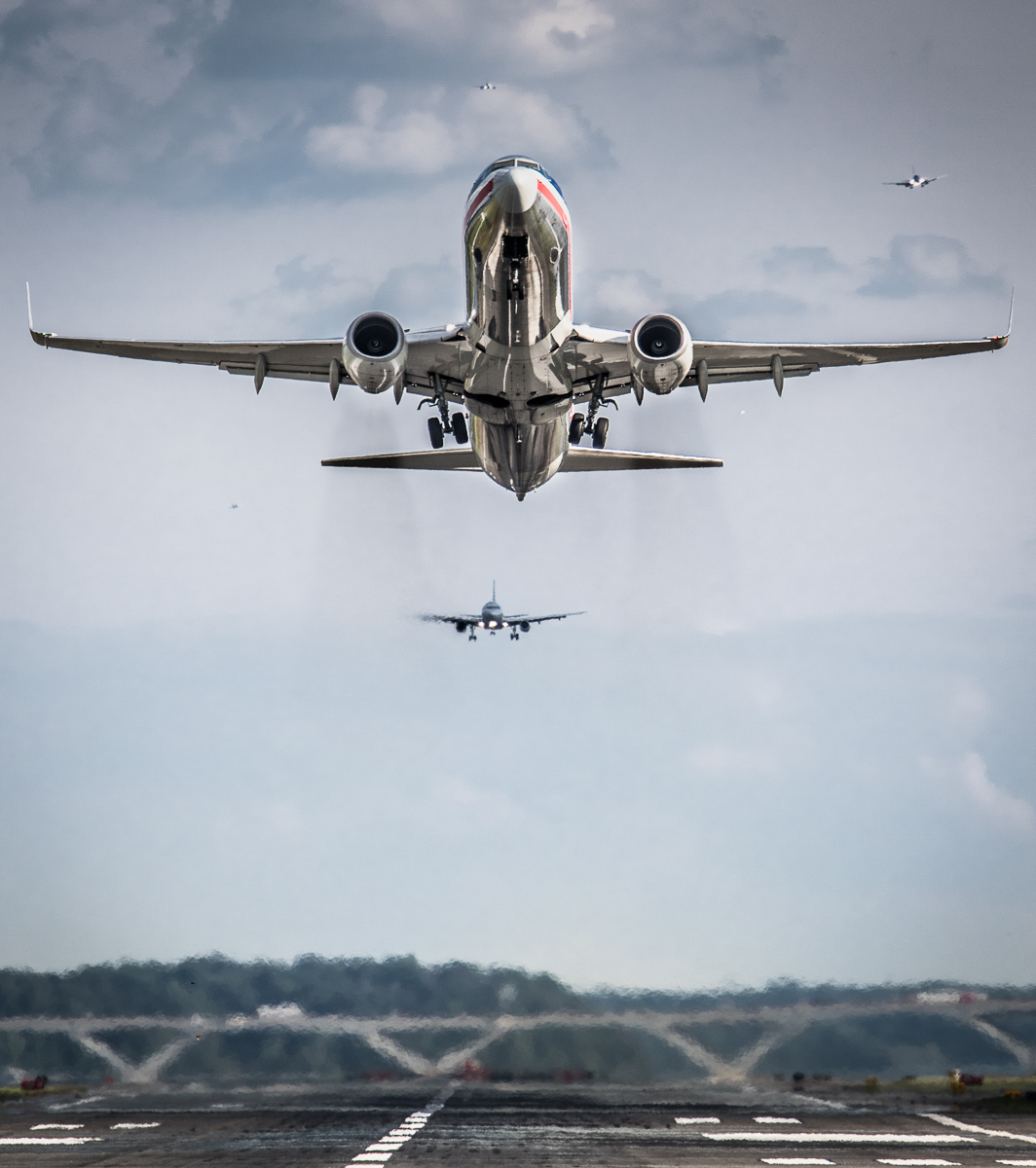  An American Airlines Boeing 737 taking off from National Airport near Washington DC, while five other airliners are preparing to land in the distance. (Finalist 2016 Smithsonian Air &amp; Space Magazine photo competition, and Editors Pick for Aviati