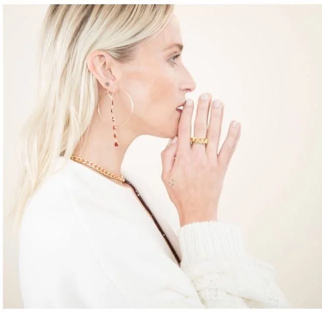 These are the questions I have been asking myself after seeing so much time and money wasted on inefficient photo shoots.