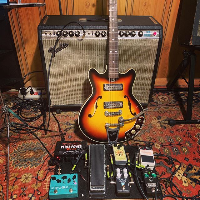 A little pickin’ on the ‘68 Silvertone going on tonight! #fendertwinreverb #cusackmusic #silvertoneguitars #electroharmonixpedals #thomasorganwah