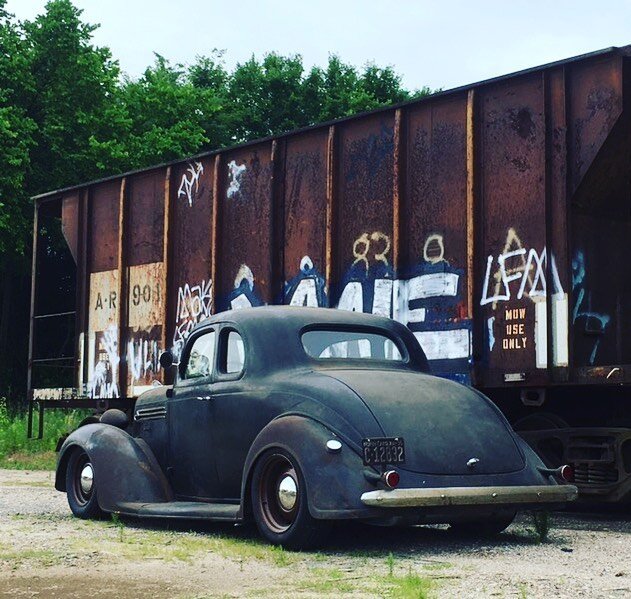 Charlie’s ‘36 Plymouth in its natural habitat.... #tbcworks #36plymouth #patina #hotrod #streetrod #traditionalhotrod #trains #grafiti #custombuilt #stancenation