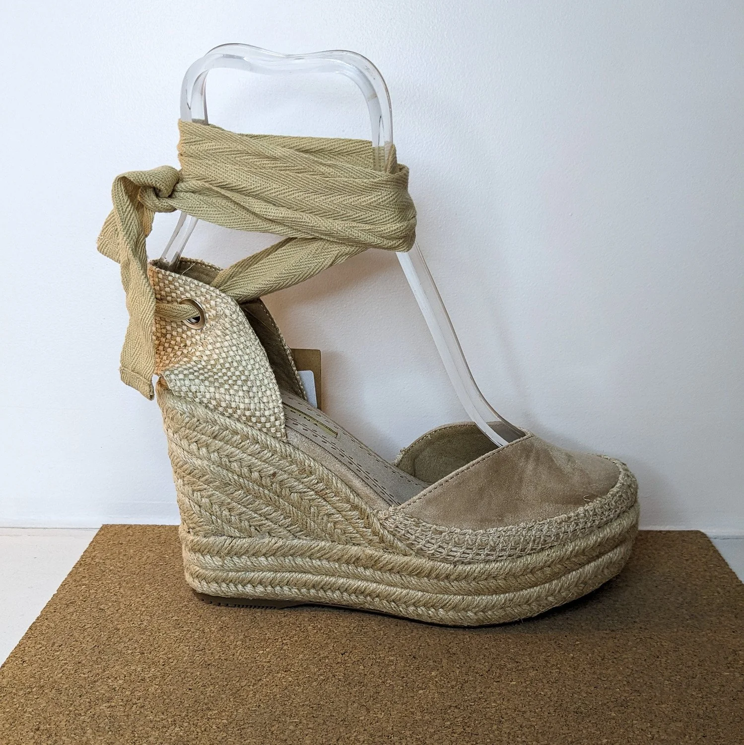 SS24 Corina