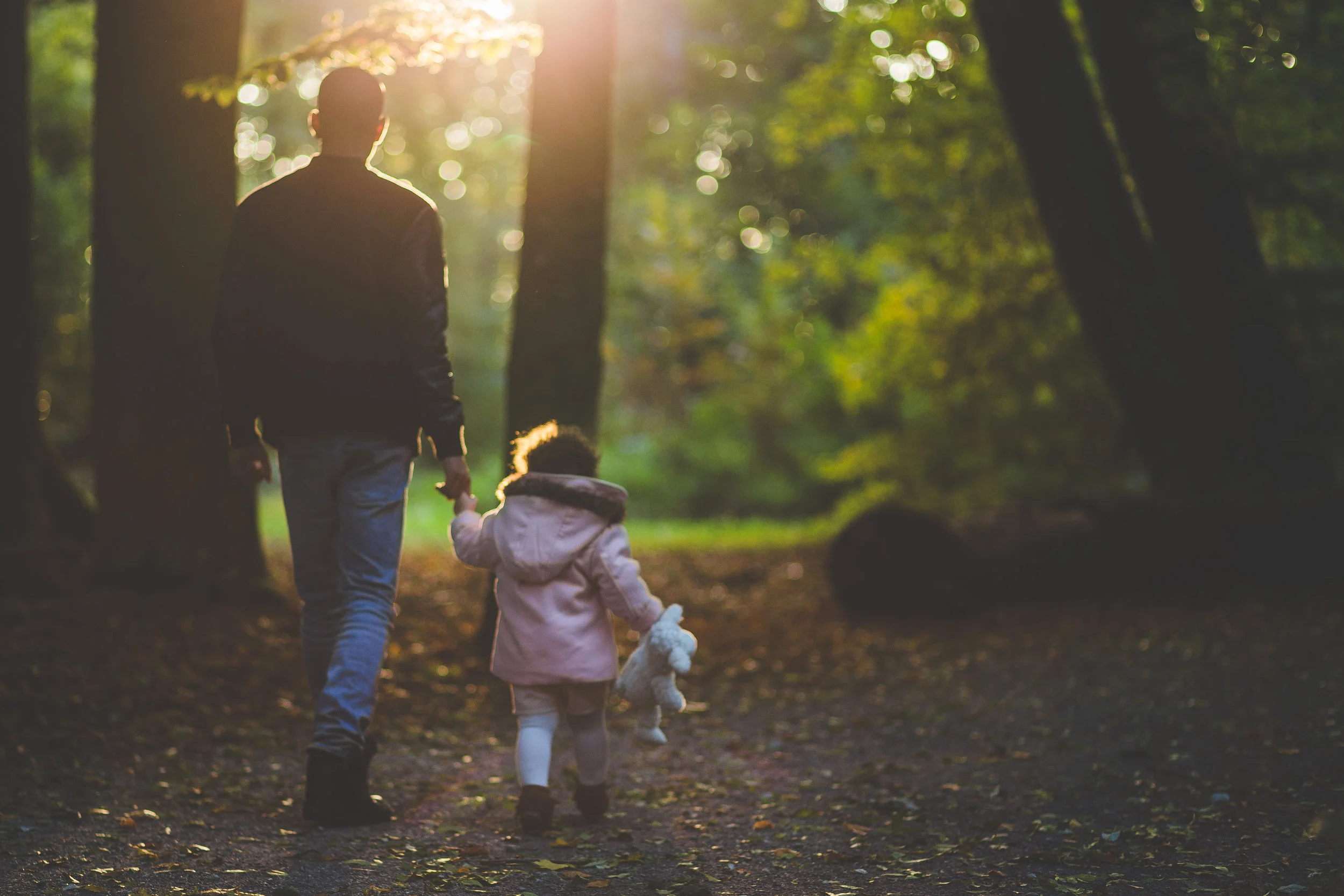 6 av 10 föräldrar tror att deras barn skulle spendera mer tid i naturen om de som familj gjorde fler utflykter i naturen (Källa: STF)