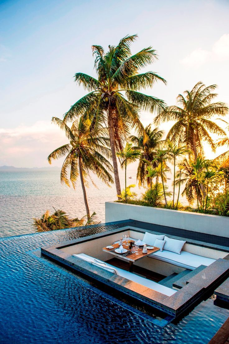 Hotelling infinity pool overlooking the ocean
