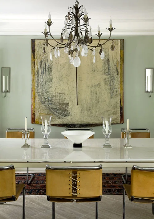 Dine in golden hued style//Dînez dans un style aux teintes doré