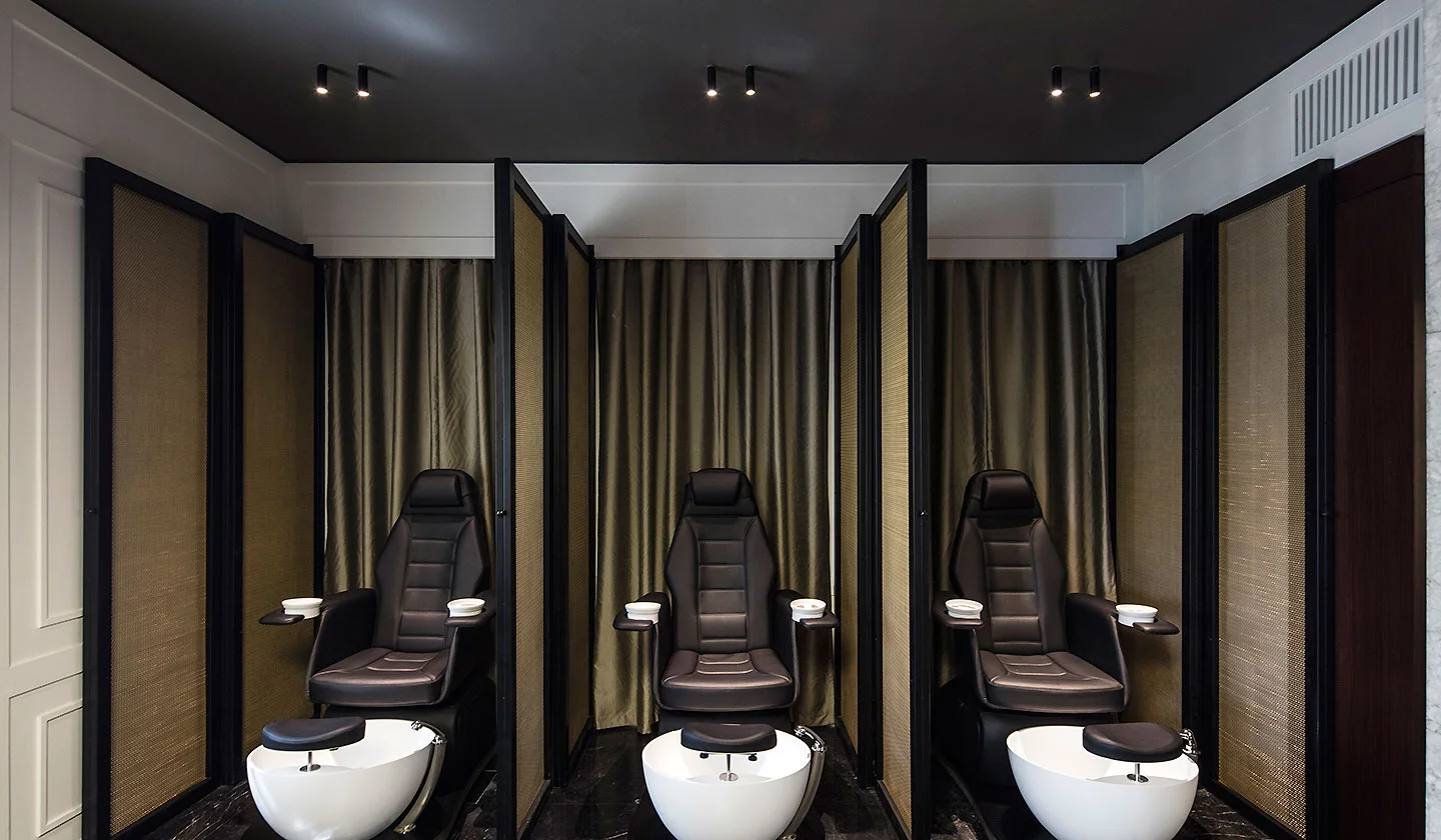 Rossano Ferretti Hairspa Dubai - lighting by FLOS