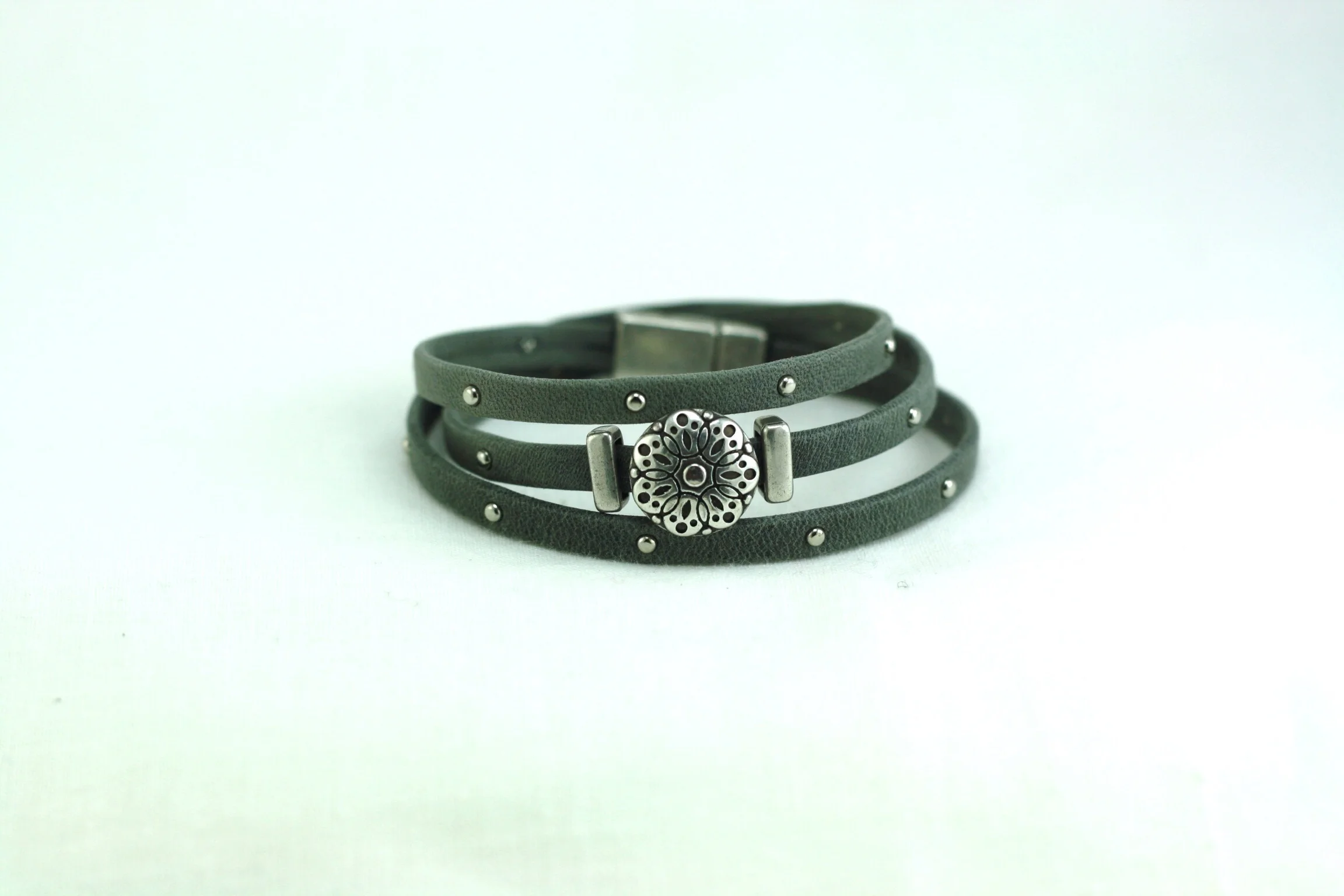 Triple Wrap Leather Grey Tacked