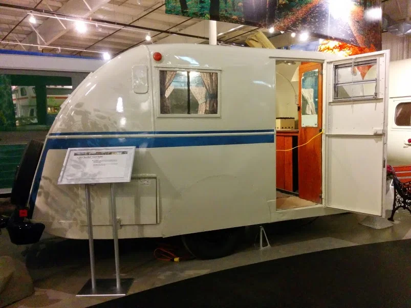 cometcamperrvhall1.jpg