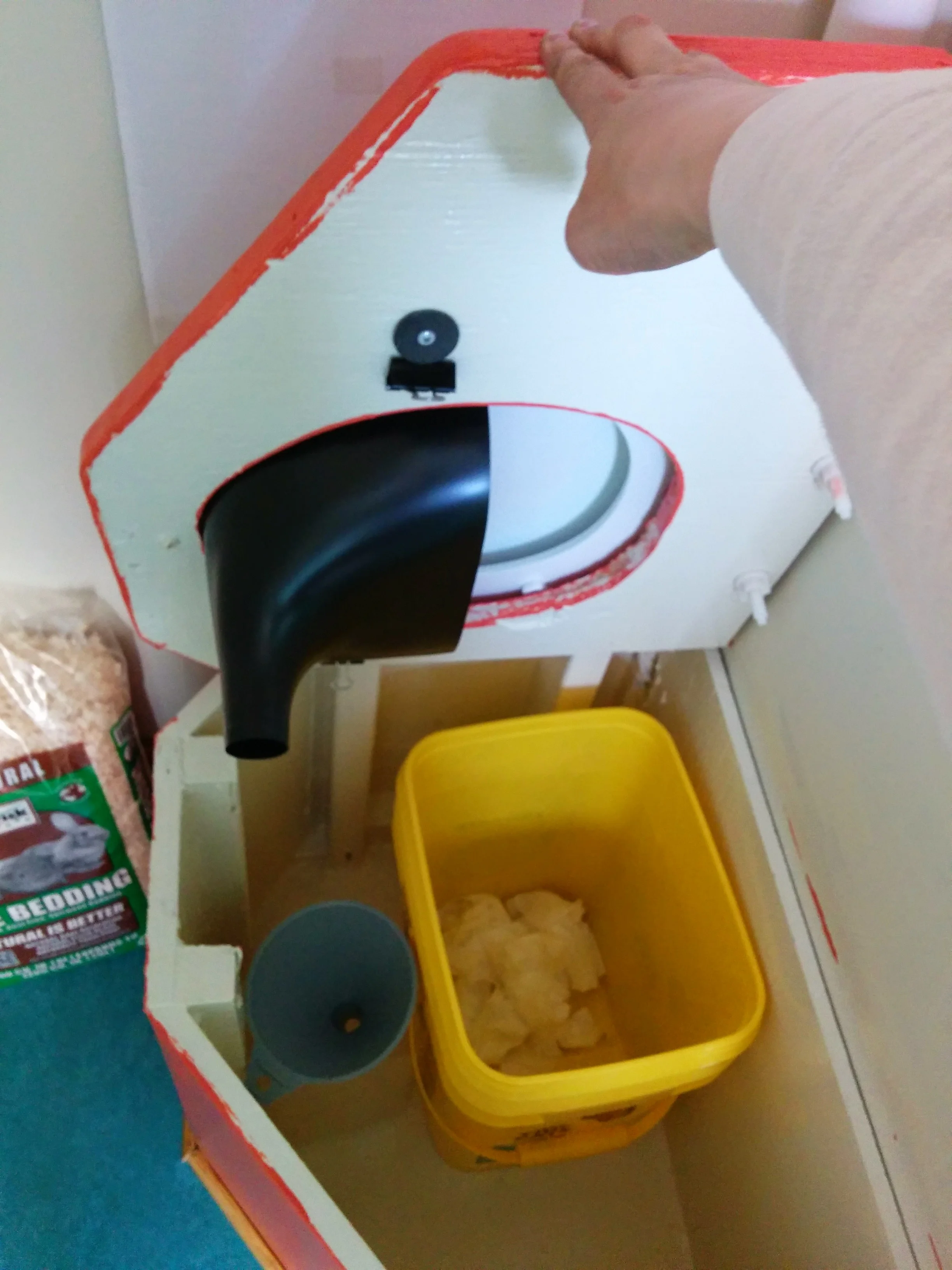 comet-composting-toilet.jpg