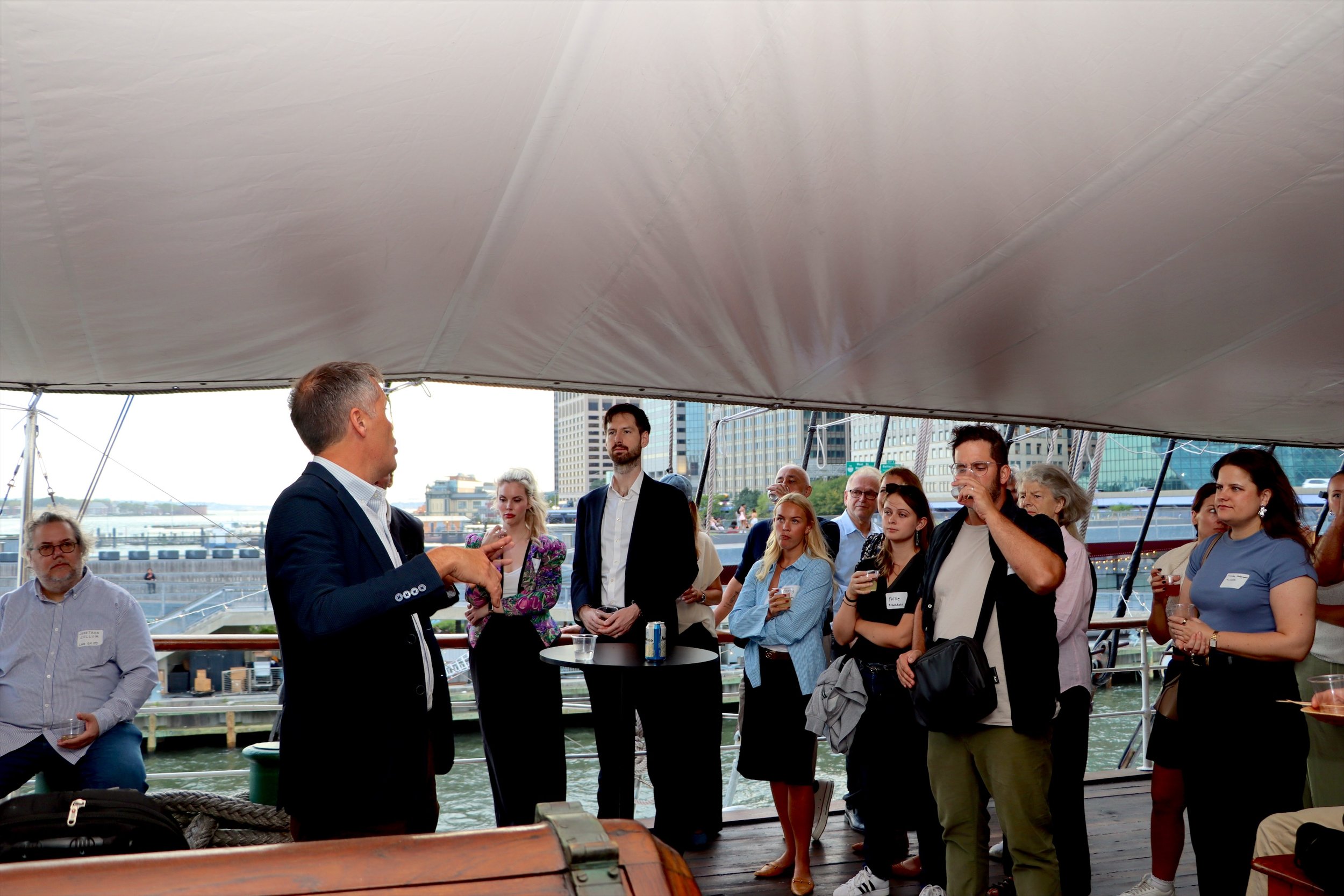 04-speaker-and-guests.jpg