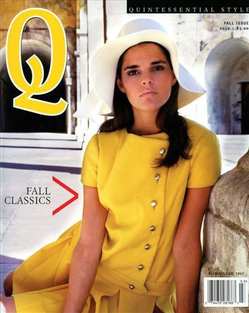 Classic pieces in bright primary colors are perfect to get you in a summer mood. 