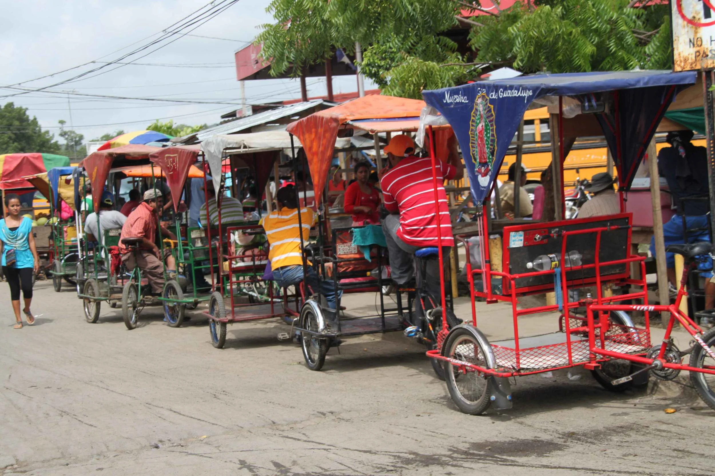Tola-Taxis.jpg
