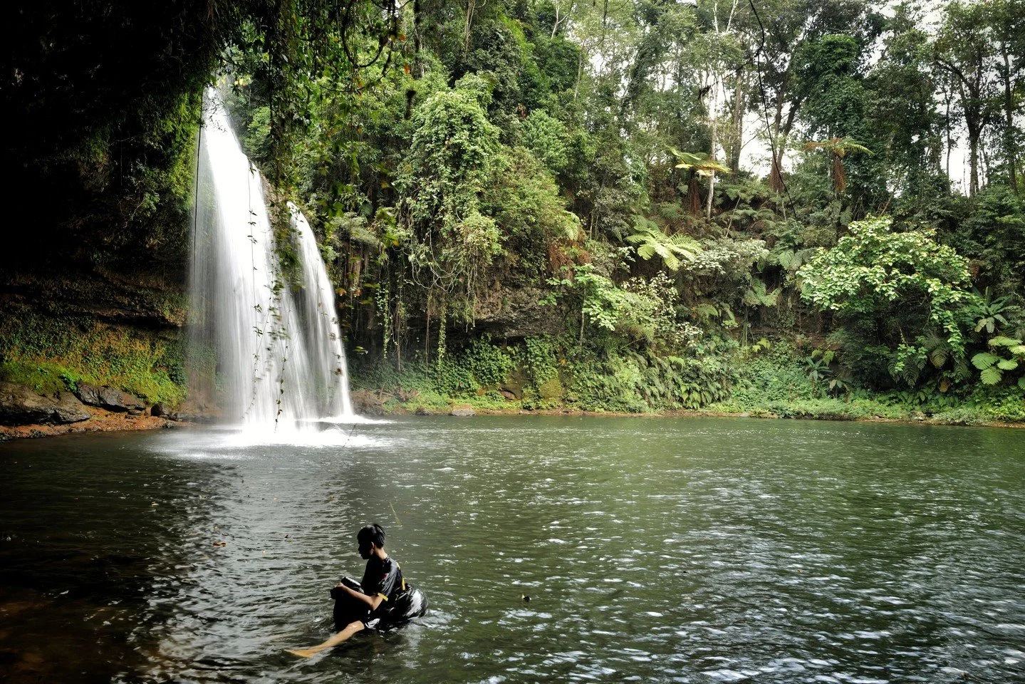 Locals beating the heat &mdash; Laos