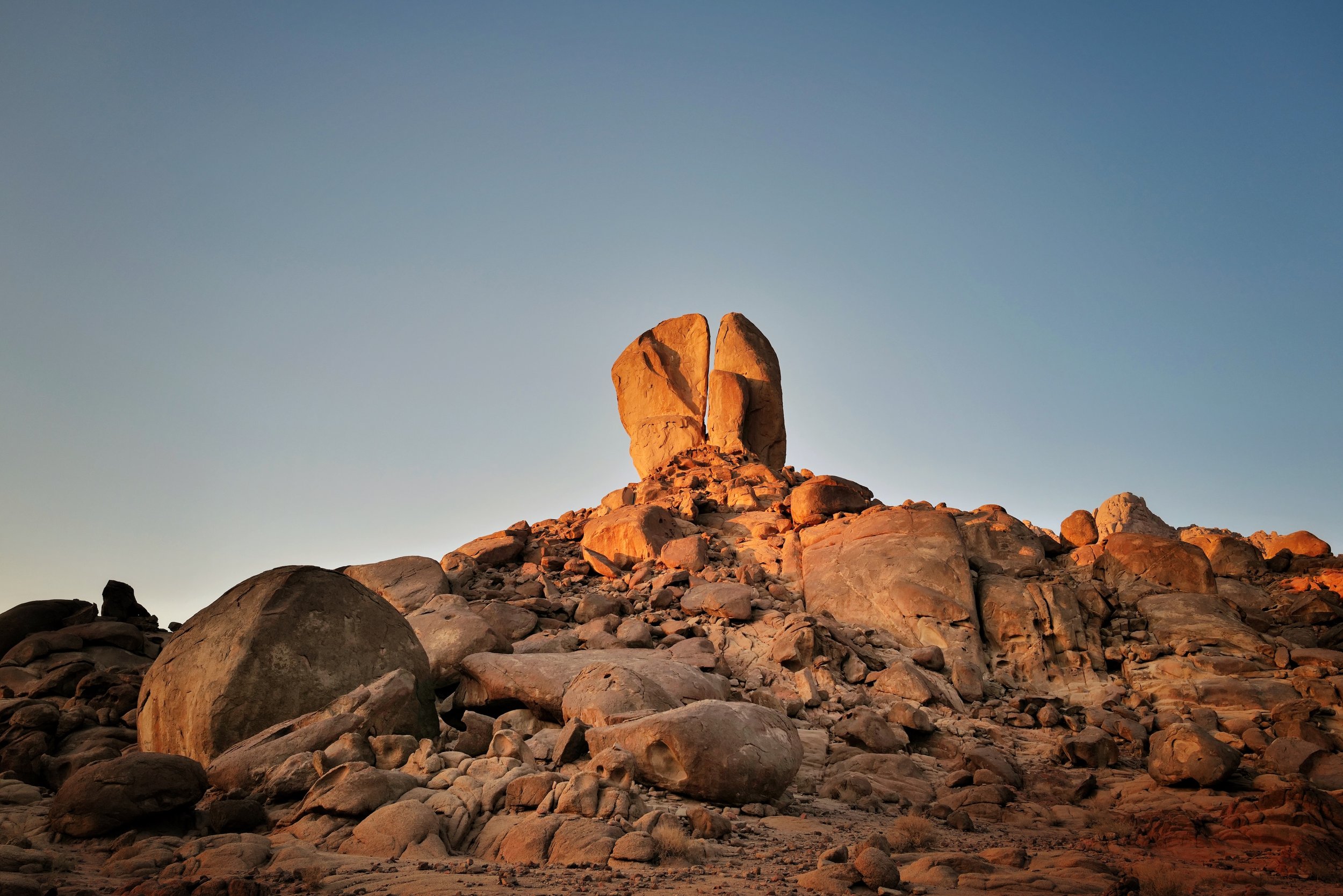 travel-the-road-saudi-arabia-sinai-desert-rock-formation.jpg