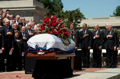 800px-Senator_Byrd_funeral_service.jpg