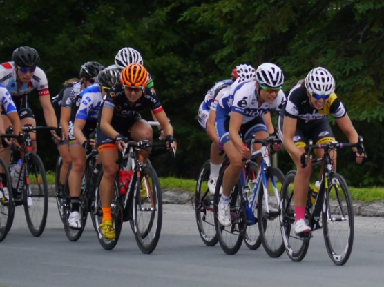 Justine gives it her all in the home stretch of the Road Race sprint. Photo: Cycling Canada