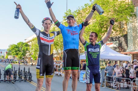 Lee Isaman finishes 3rd overall in the Men's Cat 4 category