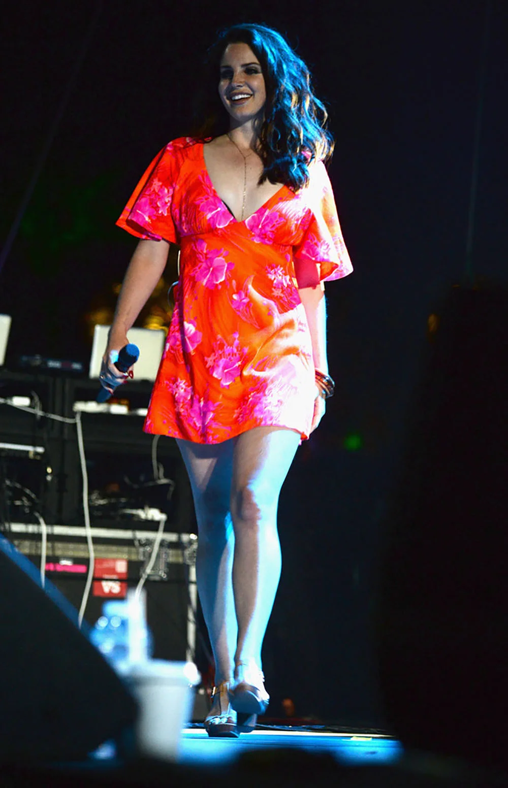One of the most amazing moments at Coachella was seeing Lana Del Rey perform. Her music speaks to me in a way I can't even describe, hearing Young and Beautiful live was seriously life changing. I got to the outdoor stage two hours before her set to ensure I got a good seat and begged one of the photographers on the other side of the barricade to take a picture with my camera. #anythingfortheshot