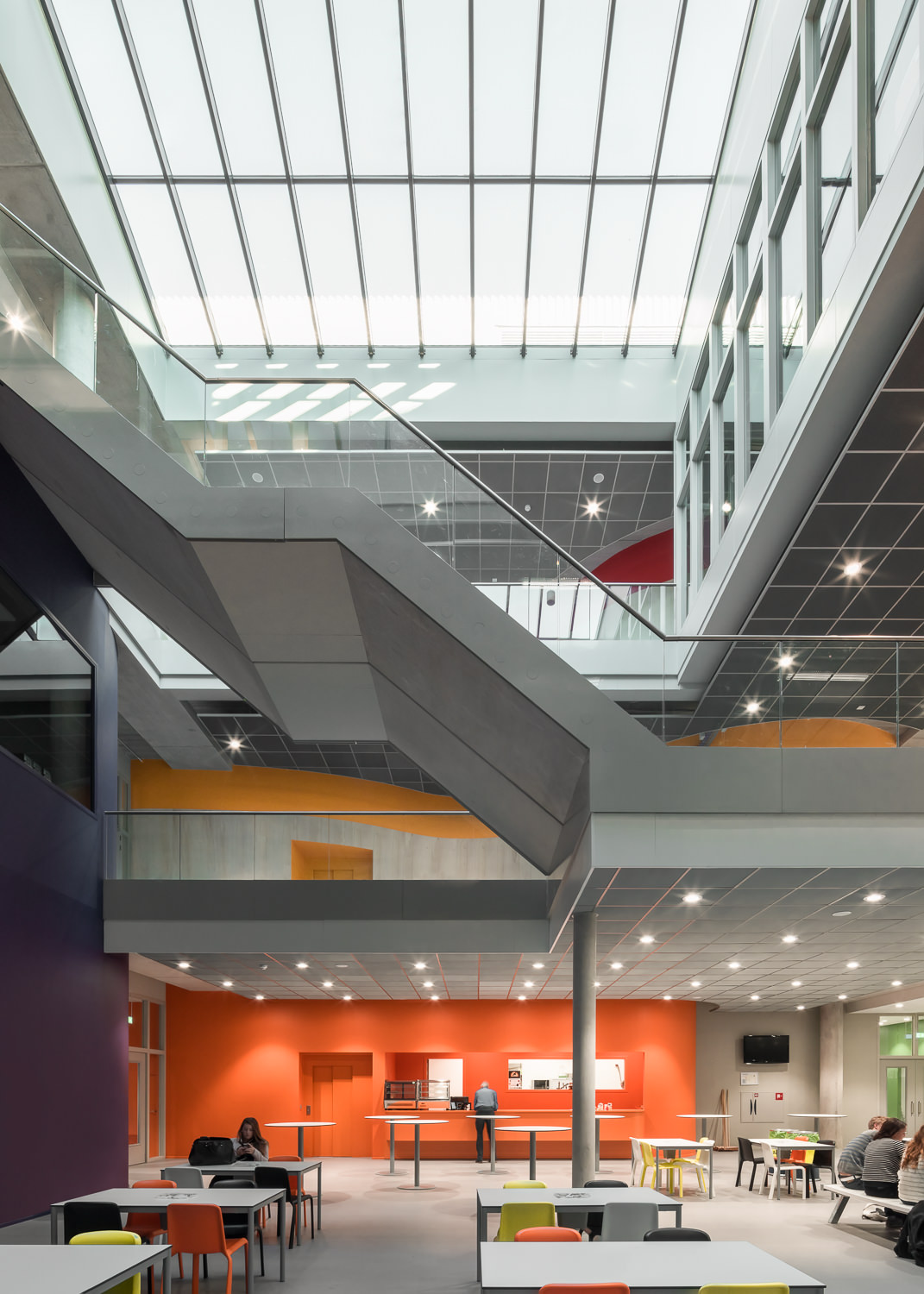 main hall at zernike college by mark hadden architectuurfotograaf, amsterdam