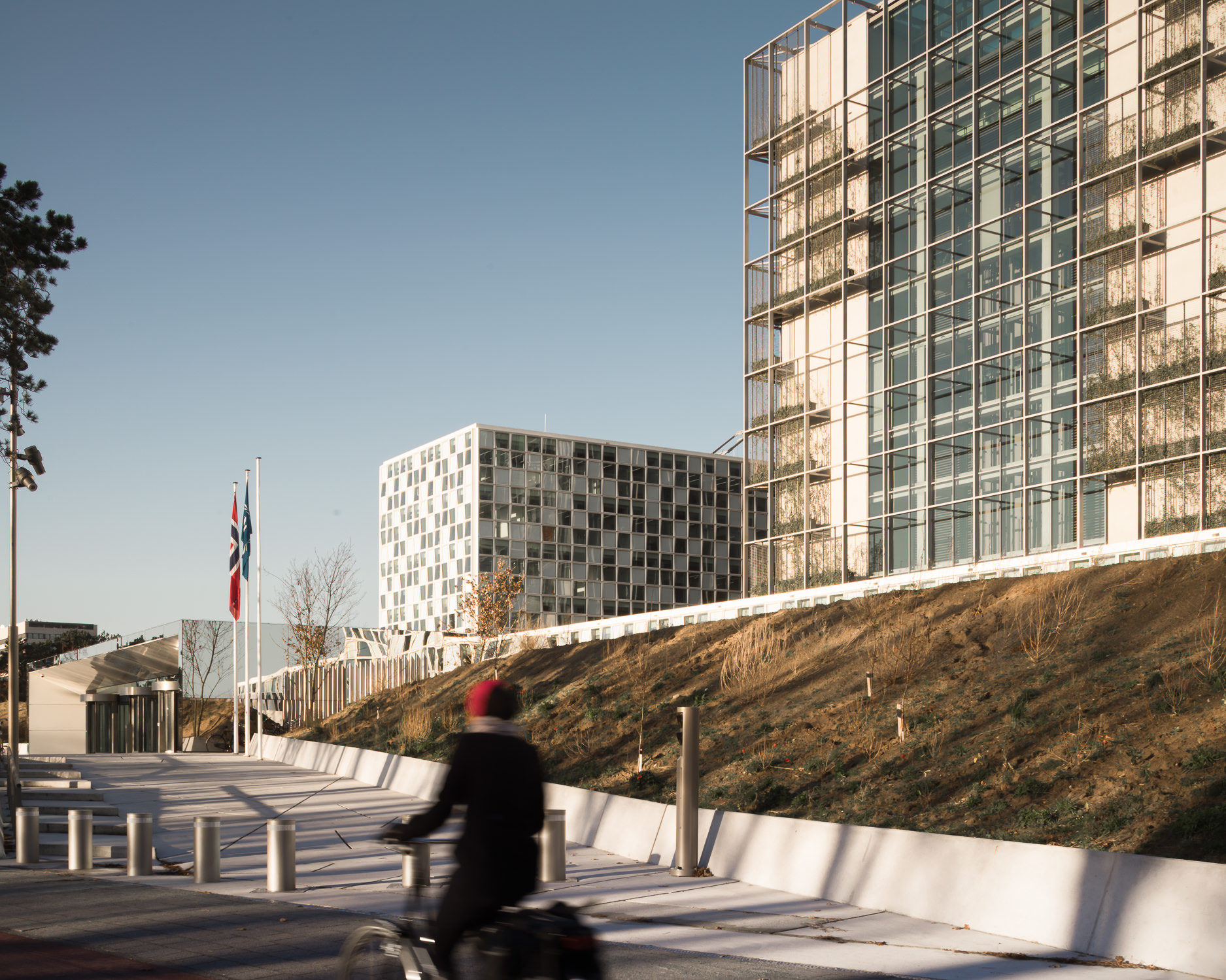 approaching the icc den haag by mark hadden architectuur fotograaf