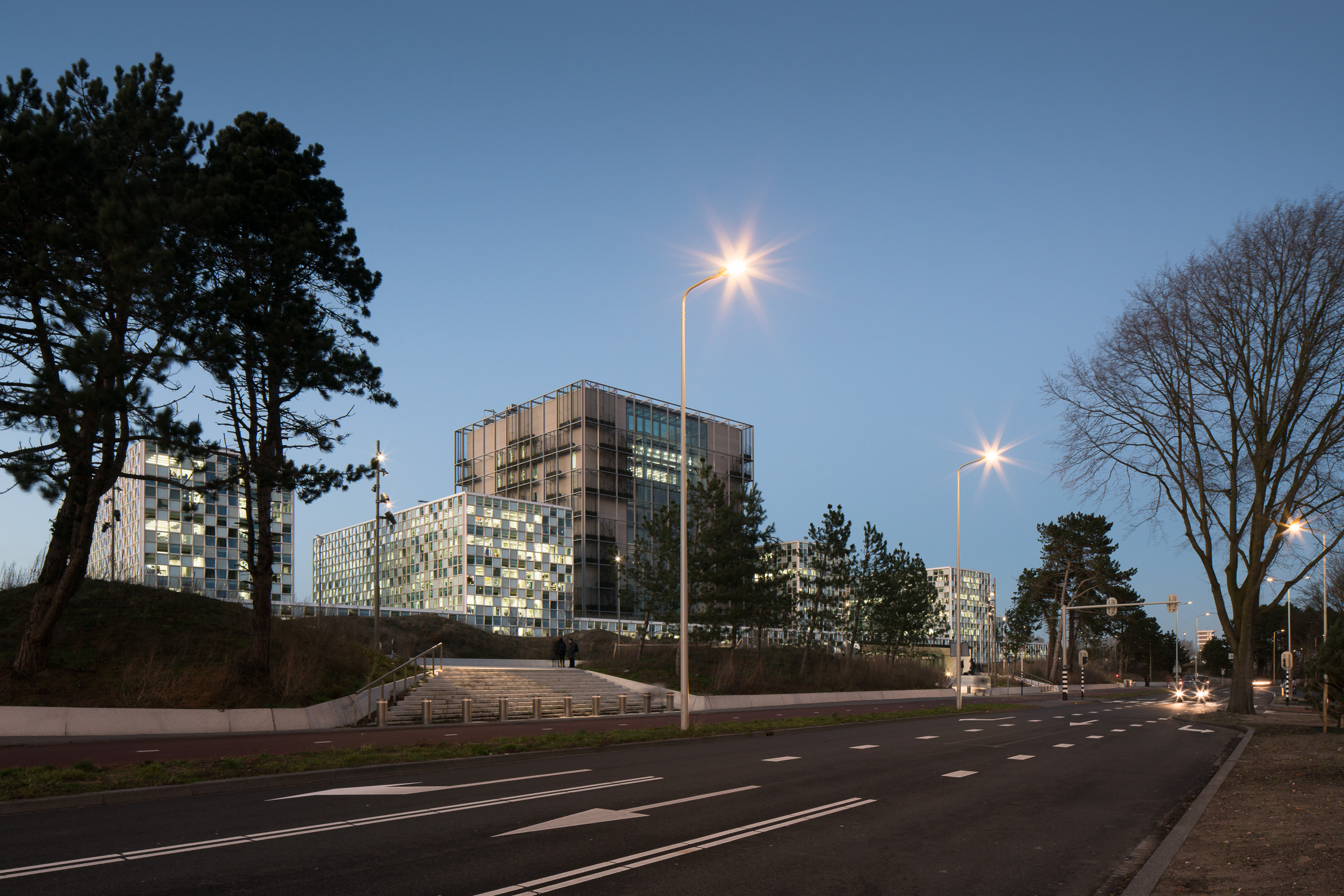 icc den haag at night from the street by schmidt hammer lasson